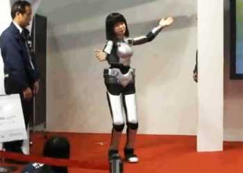 Робот HRP-4C отримав голос і тепер співає
