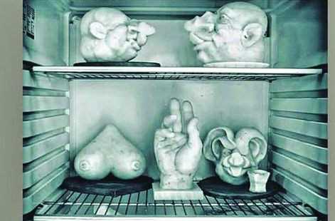 У Львові з сала зліпили груди Венери