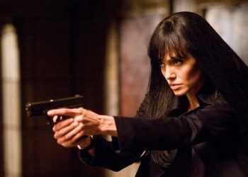 Джолі знову розставить шпигунські сітки