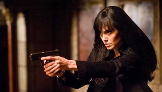 Джолі знову розставить шпигунські сітки