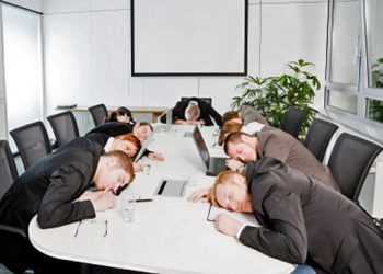 Сонні вихідні не рятують від стресу на робочому тижні