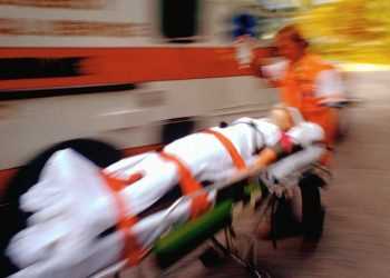 У Тернополі жінка залишилася жива після падіння з 8-го поверху