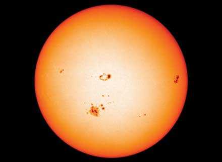 Вчені розгадали таємницю темних плям на Сонці