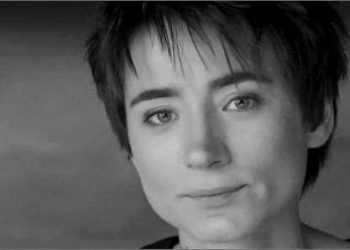 Земфіра вела себе не адекватно на прес-конференції. Відео.