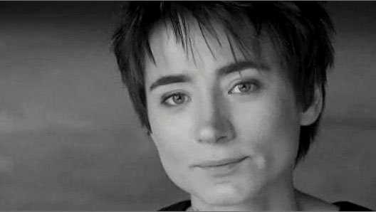 Земфіра вела себе не адекватно на прес-конференції. Відео.