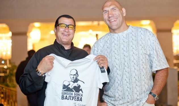 Микола Валуєв і Стівен Сігал на кінофестивалі «Astana»