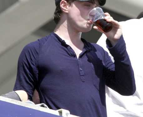 Зірка фільмів про Гаррі Поттер Деніел Редкліфф сказав, що він відмовився від вживання алкоголю, зрозумівши, що з нього вже достатньо вечірок. 21-річний актор каже, що він почав пити занадто багато на зйомках фільму