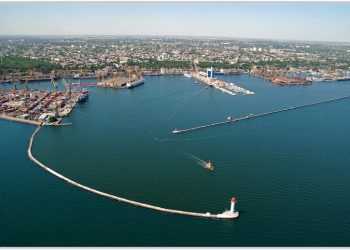 Оштрафували судновласника, який розлив у районі Одеси 20 тонн кокосового масла