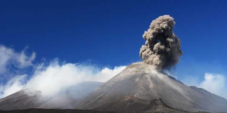 Вулкан Етна на Сицилії відновив активність