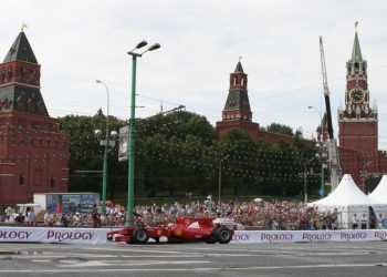 Формула 1 їде, щоб повернутися