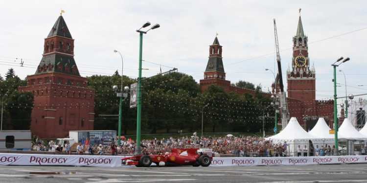 Формула 1 їде, щоб повернутися