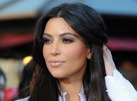 Кім Кардашьян бере підписку про нерозголошення з тих, хто бачив її весільні сукні