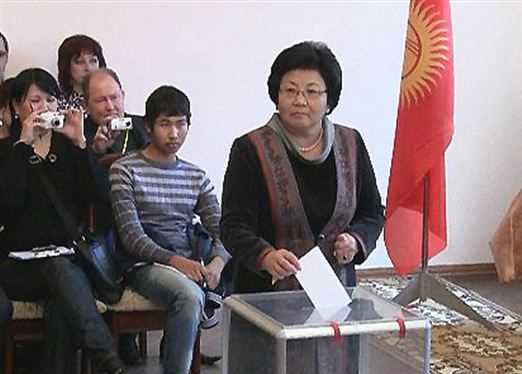 На пост президента Киргизії претендують безробітні, пенсіонери, аудитори та військові