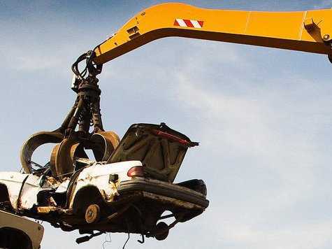 Український автослюсар здав машину клієнта на металобрухт