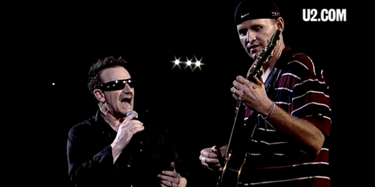 Сліпий гітарист зіграв а концерті U2