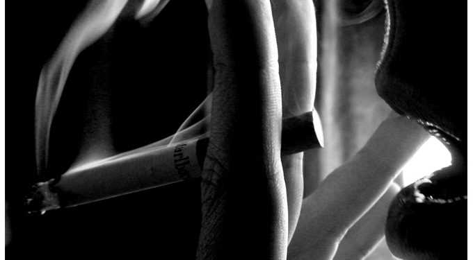 Дослідники помітили, що SMS-ки допомагають кинути палити