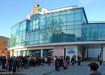 У Сімферополі 60 людей не змогли залишити Крим.