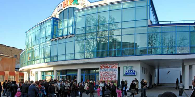 У Сімферополі 60 людей не змогли залишити Крим.