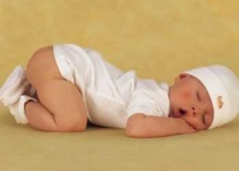 Чому сон на животі шкідливий для здоров'я