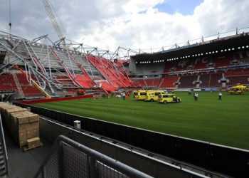 У Нідерландах при обваленні даху стадіону загинула одна людина