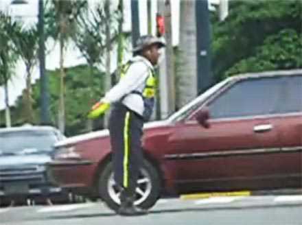 На Філіппінах з'явився танцюючий регулювальник