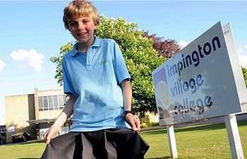 Хлопчик одягнув спідницю до школи на знак протесту