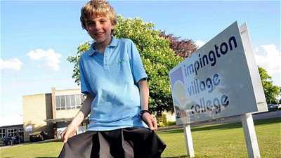 Хлопчик одягнув спідницю до школи на знак протесту