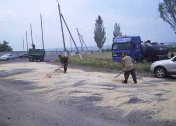 Донецьку область залили луганським бітумом