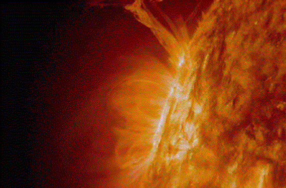 З Сонця випурхнув ангел