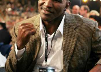 Евандер Холіфілд хоче зустрітися з Олександром Повєткіним