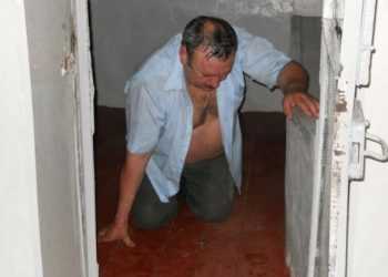 В Одеській області п'яний чиновник побив дівчину-депутата