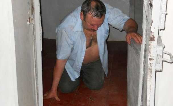 В Одеській області п'яний чиновник побив дівчину-депутата