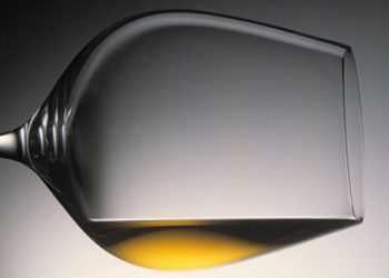 Українці стали пити менше горілки і більше коньяку