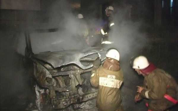 Сьогодні вночі в Києві знову горіли іномарки