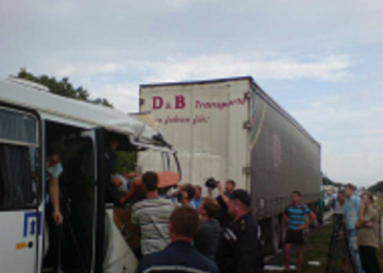 13 людей госпіталізовано внаслідок ДТП на автодорозі Одеса - Іллічівськ