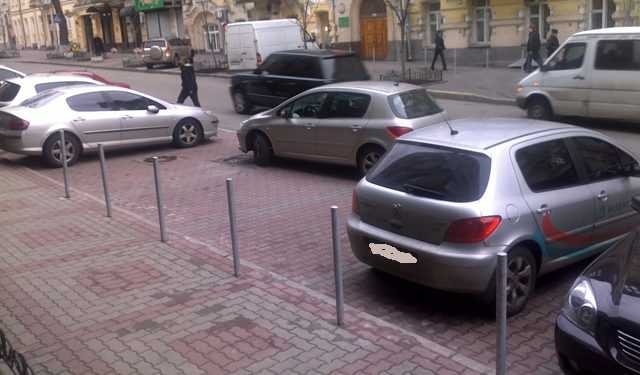 Водій побив оператора паркування через небажання платити за стоянку