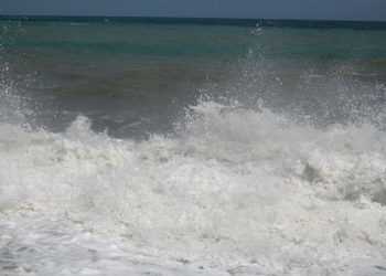 У Криму в результаті шторму загинуло двоє людей, 8 пропали безвісти