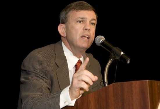 Тедді Атлас призупинив роботу на телебаченні, щоб прибути до тренувального табору Повєткіна