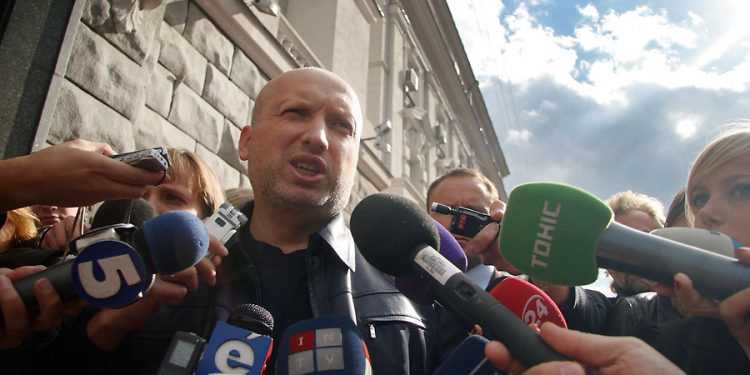 Допит тривав Турчинова більше 5 годин.