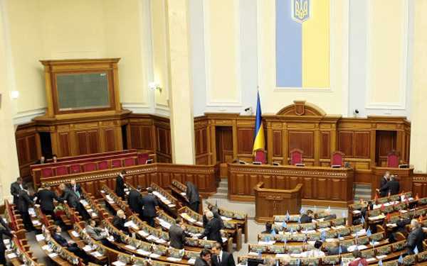 Депутати на чолі з Ахметовим не взяли матдопомогу