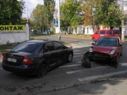 У Києві зіткнулися два Форда. ФОТО