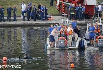 У Китаї затонув пором зі школярами