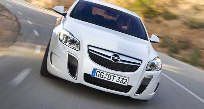 Opel Insignia навчилася розуміти російські дорожні знаки