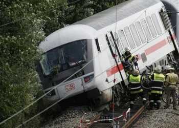 У Німеччині з рейок зійшов пасажирський потяг