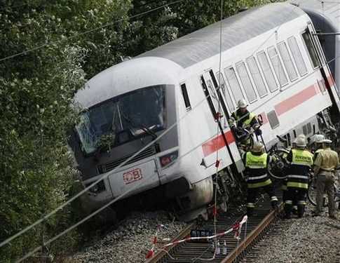 У Німеччині з рейок зійшов пасажирський потяг