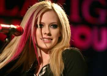 Авріл Лавін в Парижі: співачка витягла на сцену шанувальника