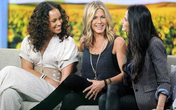 Дженіфер Еністон та Демі Мур презентували спільний проект