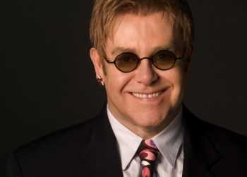 Елтон Джон зніме автобіографію