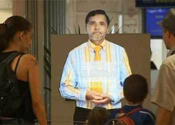 У паризькому аеропорту з'явилися голографічні