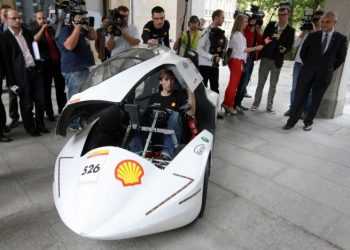 Польські студенти створили надекономічний 40-кілограмовий автомобіль.